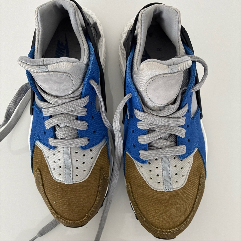 NIKE WOMENS AIR HUARACHE PREMIUM SZ 7 Sneakers - Blue/Grey/Brown